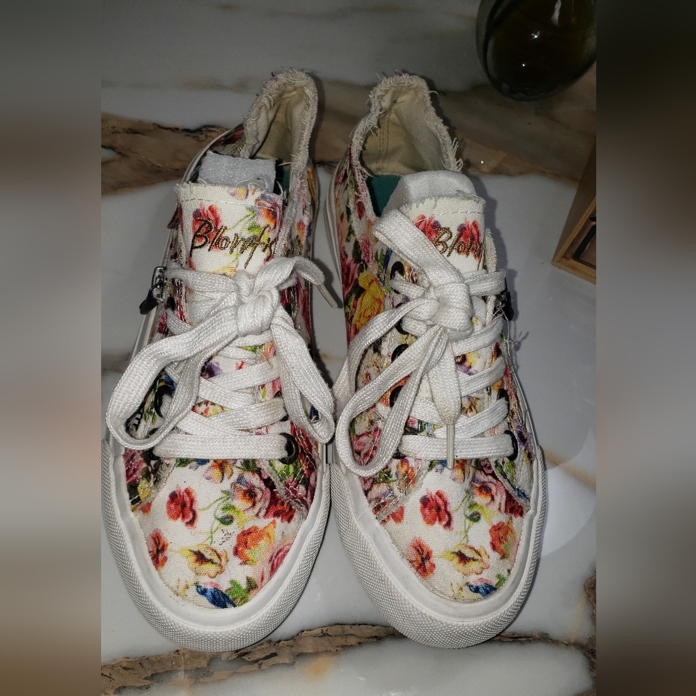 Blowfish Malibu Maggy Tennis Shoes Floral Pattern Size 5.5 Women's